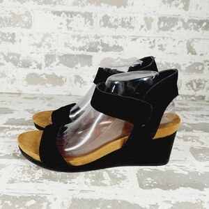 Lucky Brand Women's Black Leather Single Strap Wedge Sandals V317